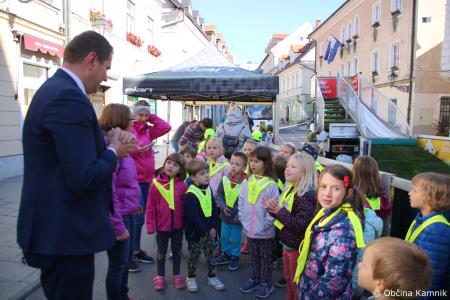 Tudi otroci kamniških šol in vrtcev so bili danes trajnostno povezavi  (48)
